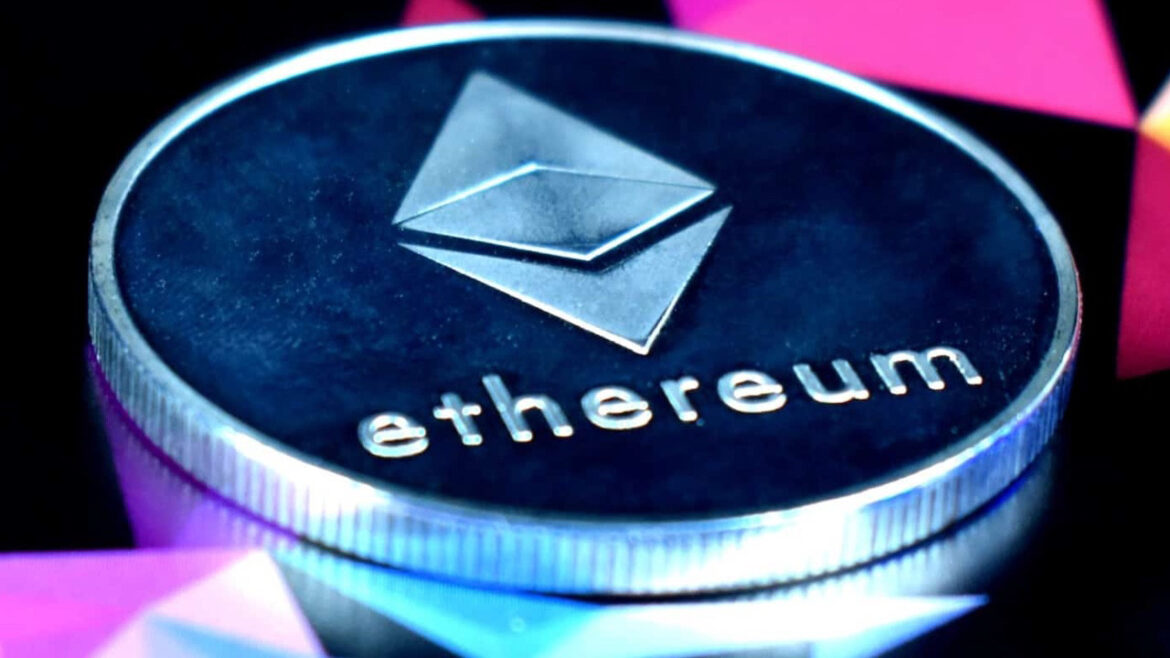 Ethereum Future ETFs Begin Trading in the US Amid Cautious Investor Sentiment