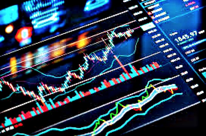 Crypto Market Dips as Traders Brace for Fed Decision; Bitcoin Holds $114K